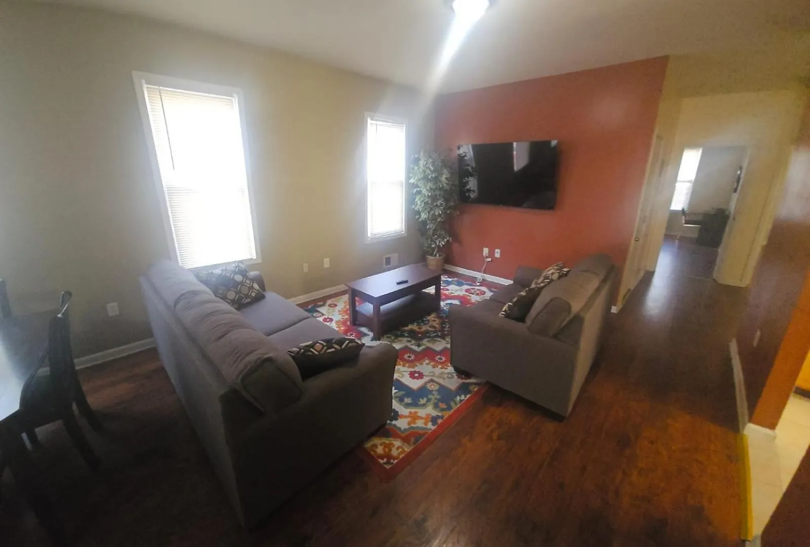 Staycation Haven Master Bedroom Newark Apartament