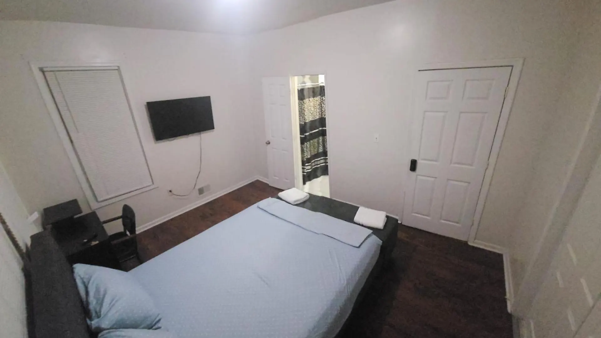 Staycation Haven Master Bedroom Newark